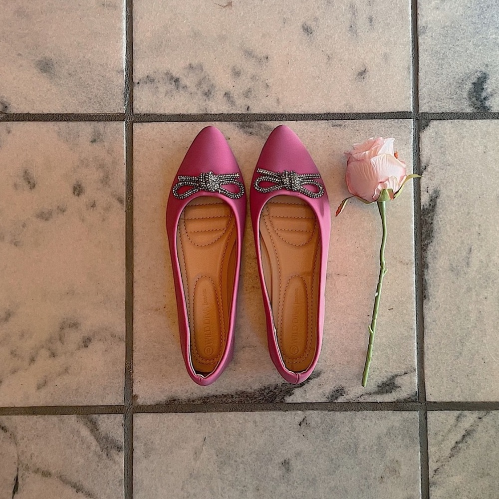 Elegant Pink Flats with Bow Detail